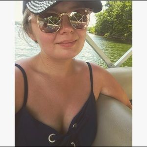 Meet your Posher, Ashlye